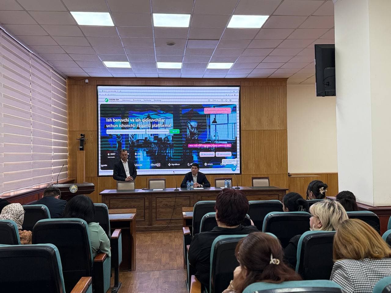 Mirobod tumanida Oson-ish.uz platformasi yuzasidan seminar tashkil etildi
