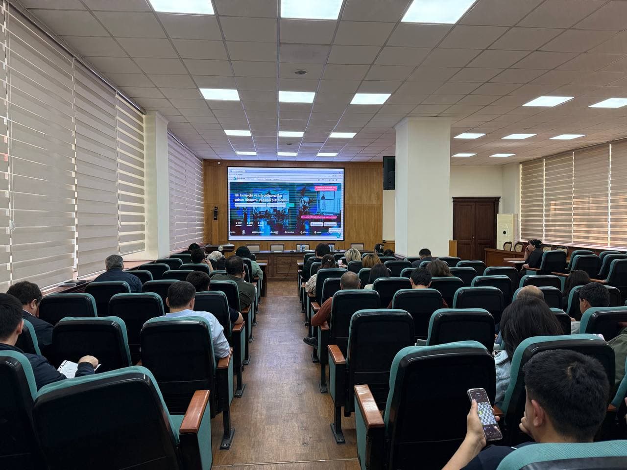 Mirobod tumanida Oson-ish.uz platformasi yuzasidan seminar tashkil etildi