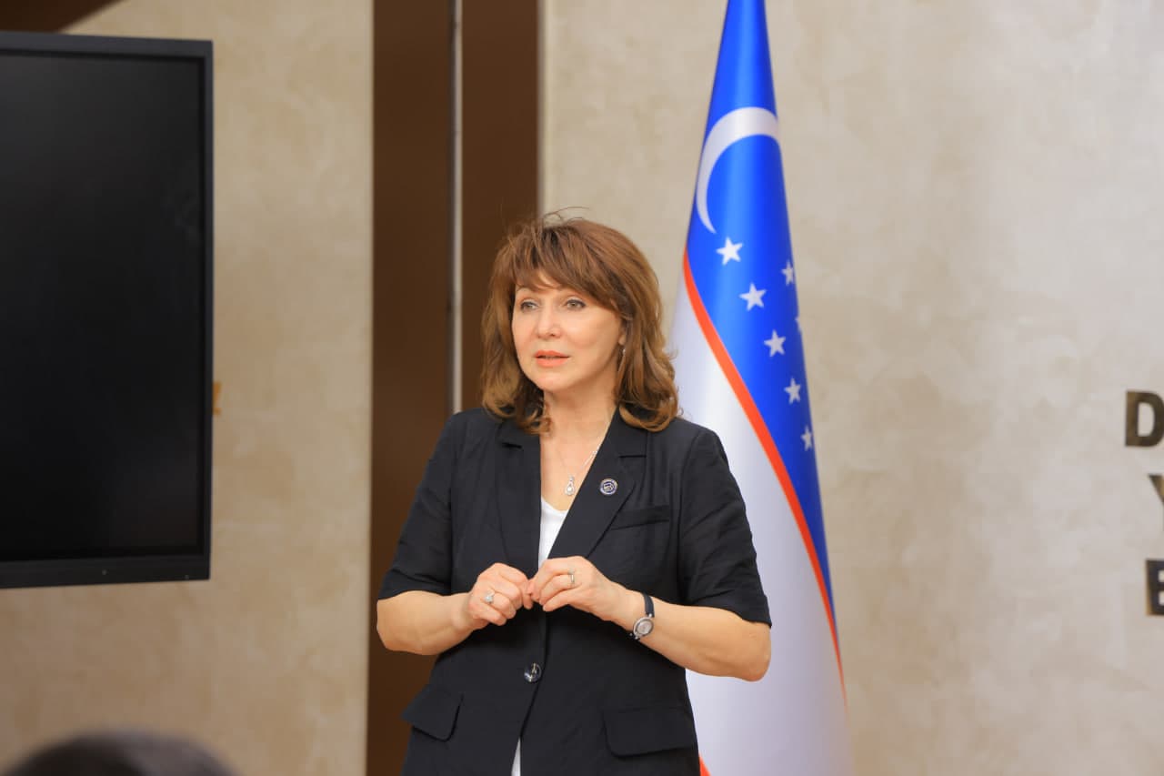 Mirobod tumani hokimi va prokurori 294-maktabda yoshlar bilan uchrashdilar