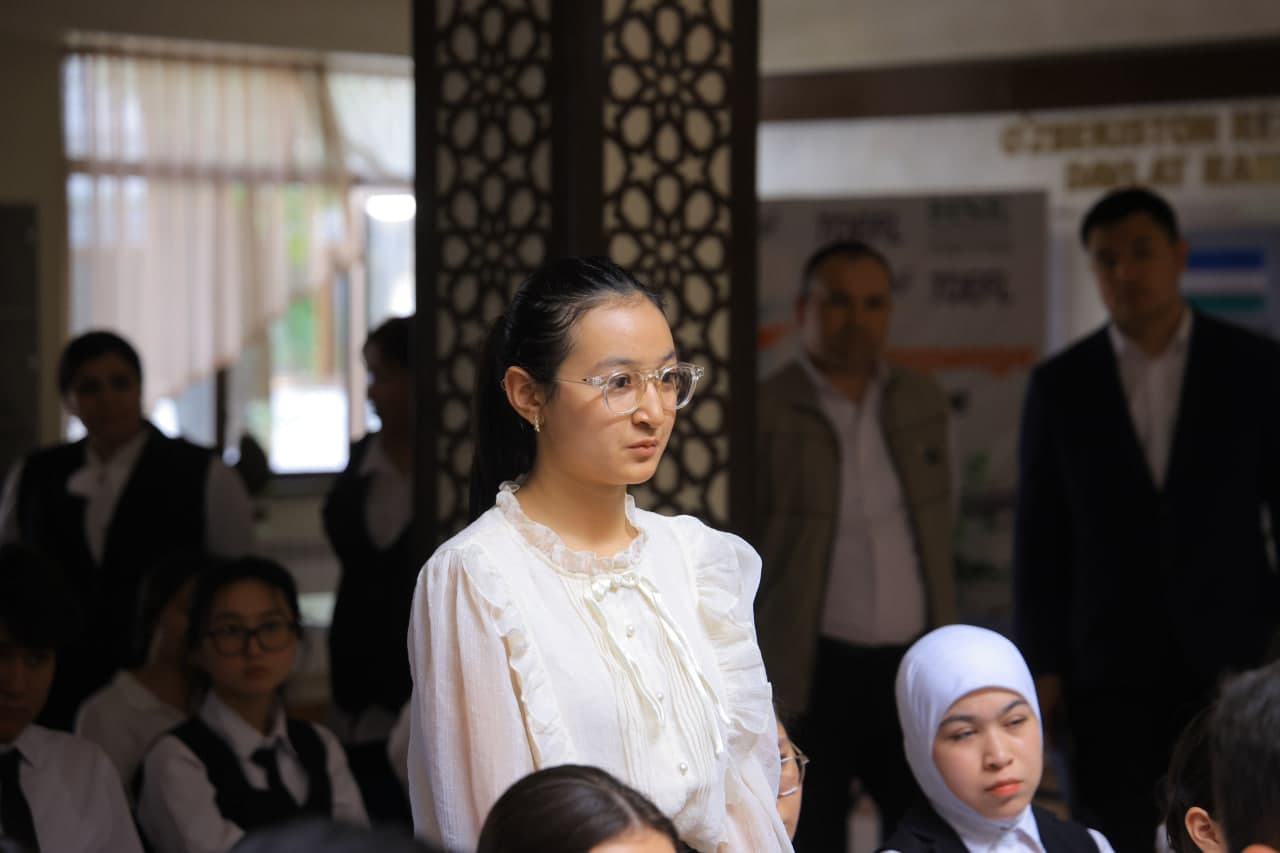 Mirobod tumani hokimi va prokurori 294-maktabda yoshlar bilan uchrashdilar