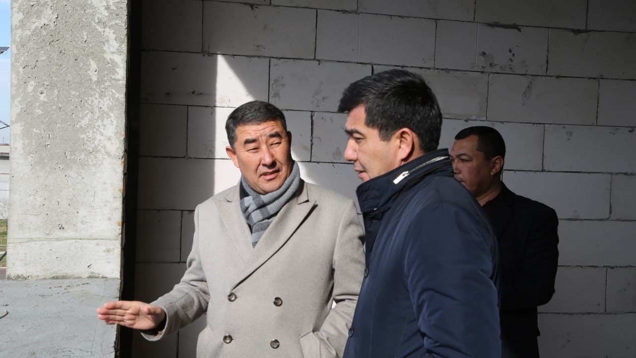 Shahar hokimi tomonidan sanoat korxonalarining faoliyati va ishlab chiqarish jarayonlari o‘rganildi