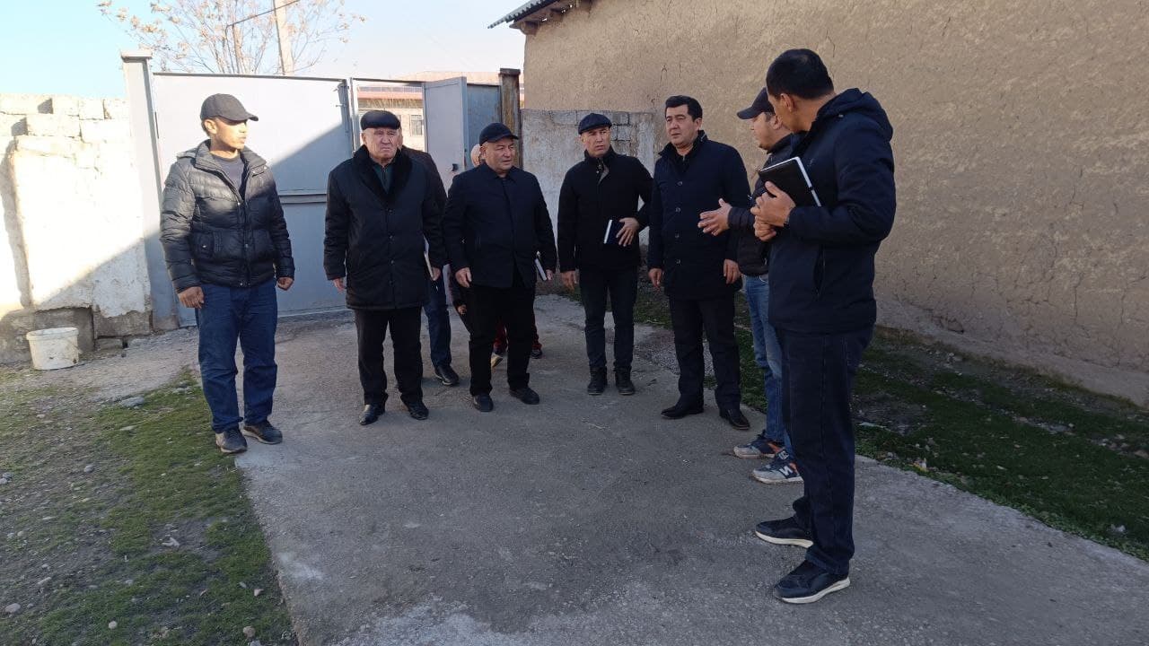 Shahar hokimi Birlik mahallasida aholi bilan uyma-uy muloqot o‘tkazdi