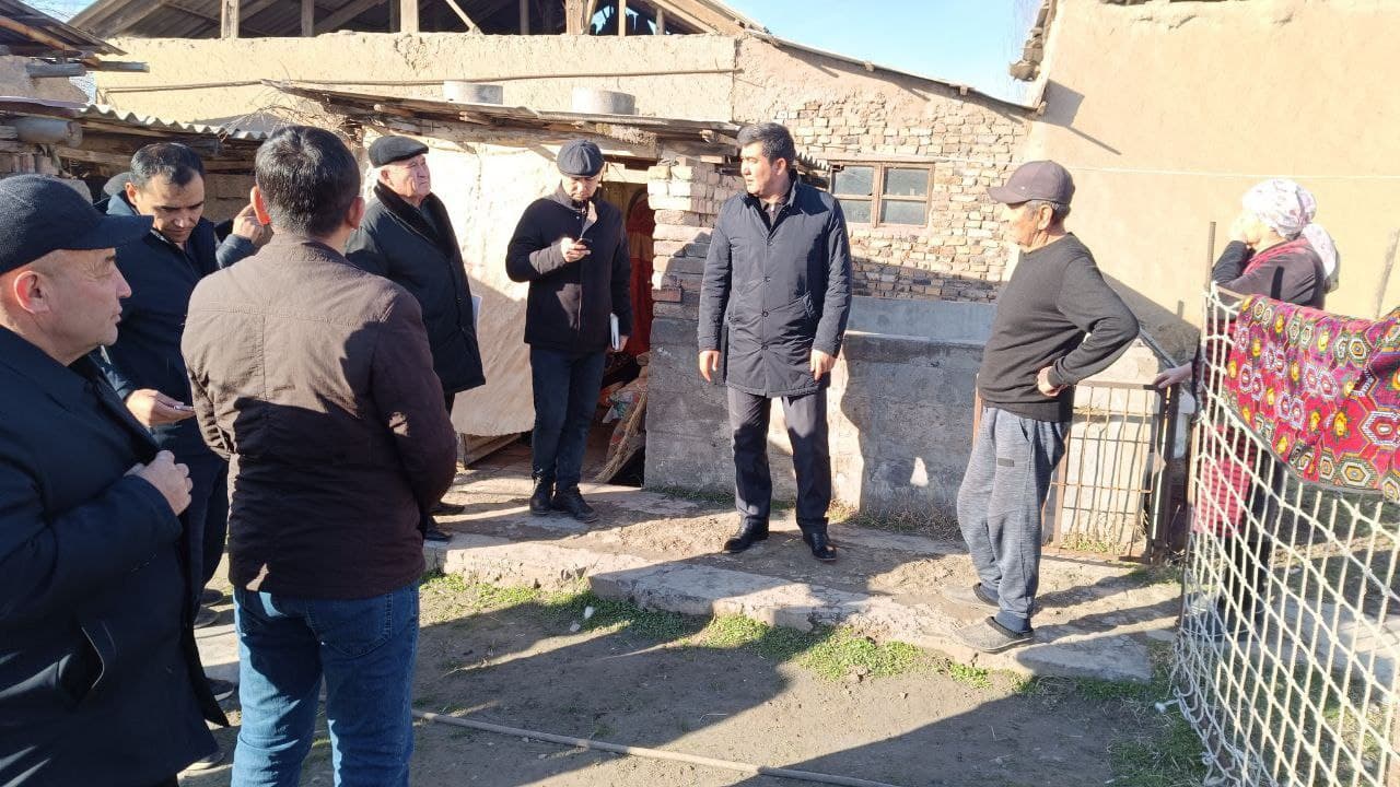 Shahar hokimi Birlik mahallasida aholi bilan uyma-uy muloqot o‘tkazdi