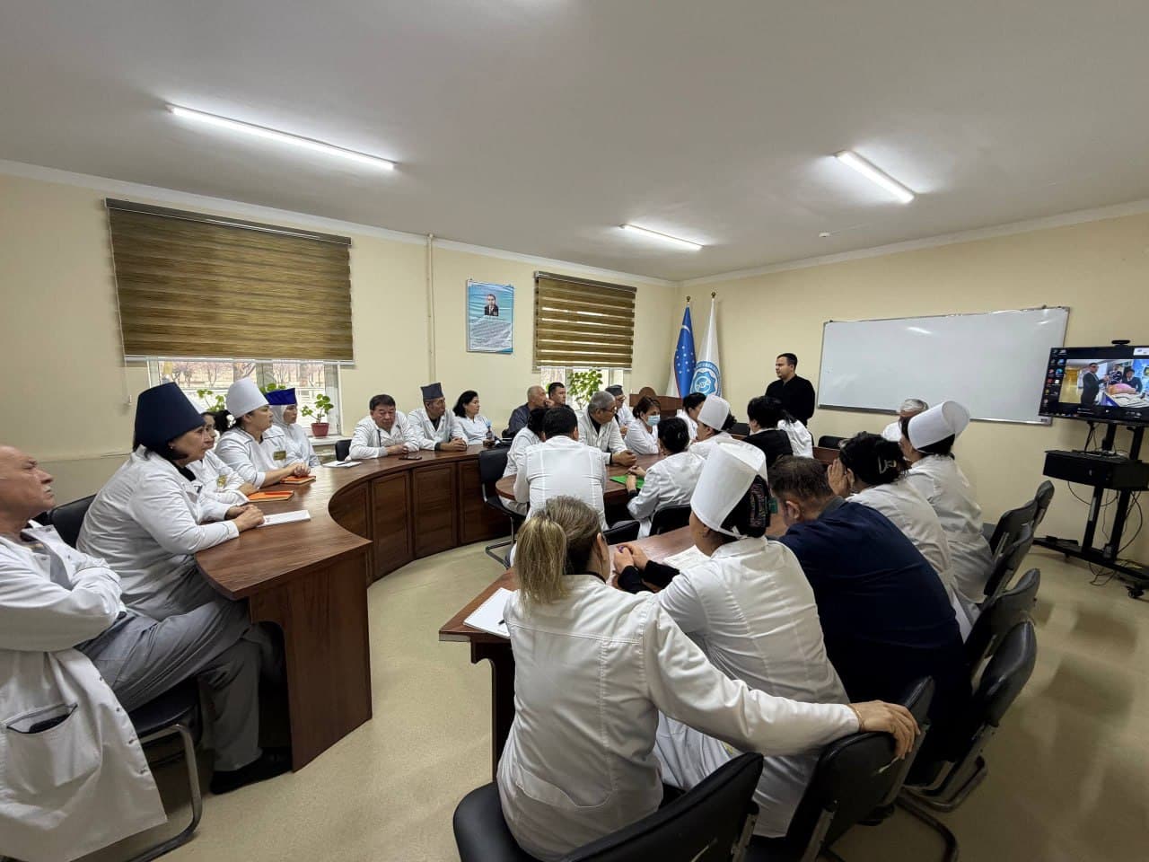 Ohangaron shahar hokimi o‘rinbosari Bobur Adizov ishtirokida Ohangaron shahar tibbiyot birlashmasida korrupsiyaga qarshi kurashish masalalariga bag‘ishlangan yig‘ilish o‘tkazdi