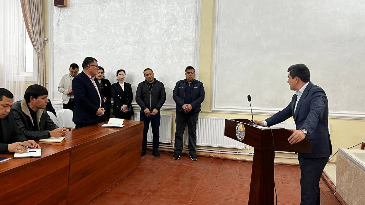 Bugun shahar hokimi Sadriddin Shoqosimov tomonidan tashkilot rahbarlari hamda mahalla “yettiligi” a’zolari ishtirokida yig‘ilish o‘tkazdi