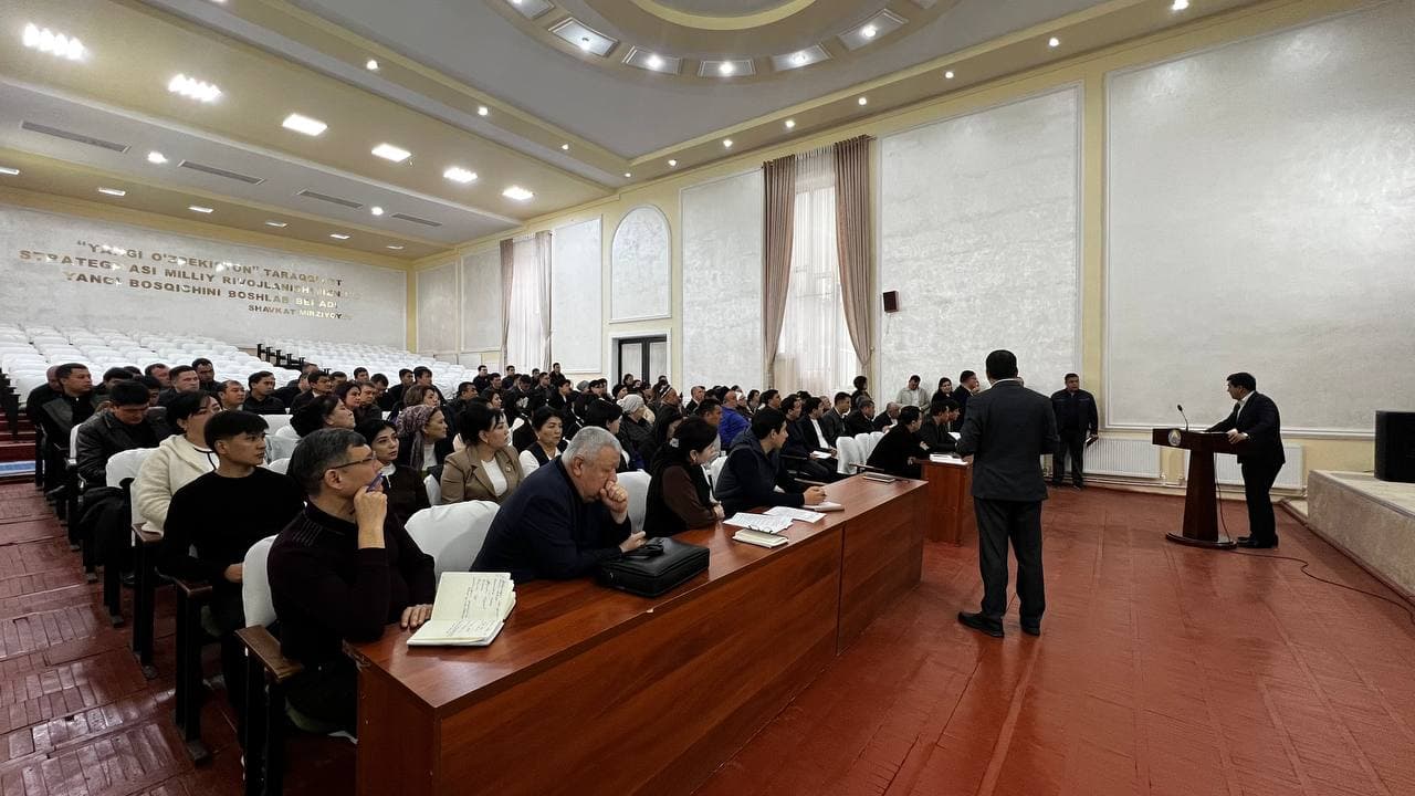 Bugun shahar hokimi Sadriddin Shoqosimov tomonidan tashkilot rahbarlari hamda mahalla “yettiligi” a’zolari ishtirokida yig‘ilish o‘tkazdi