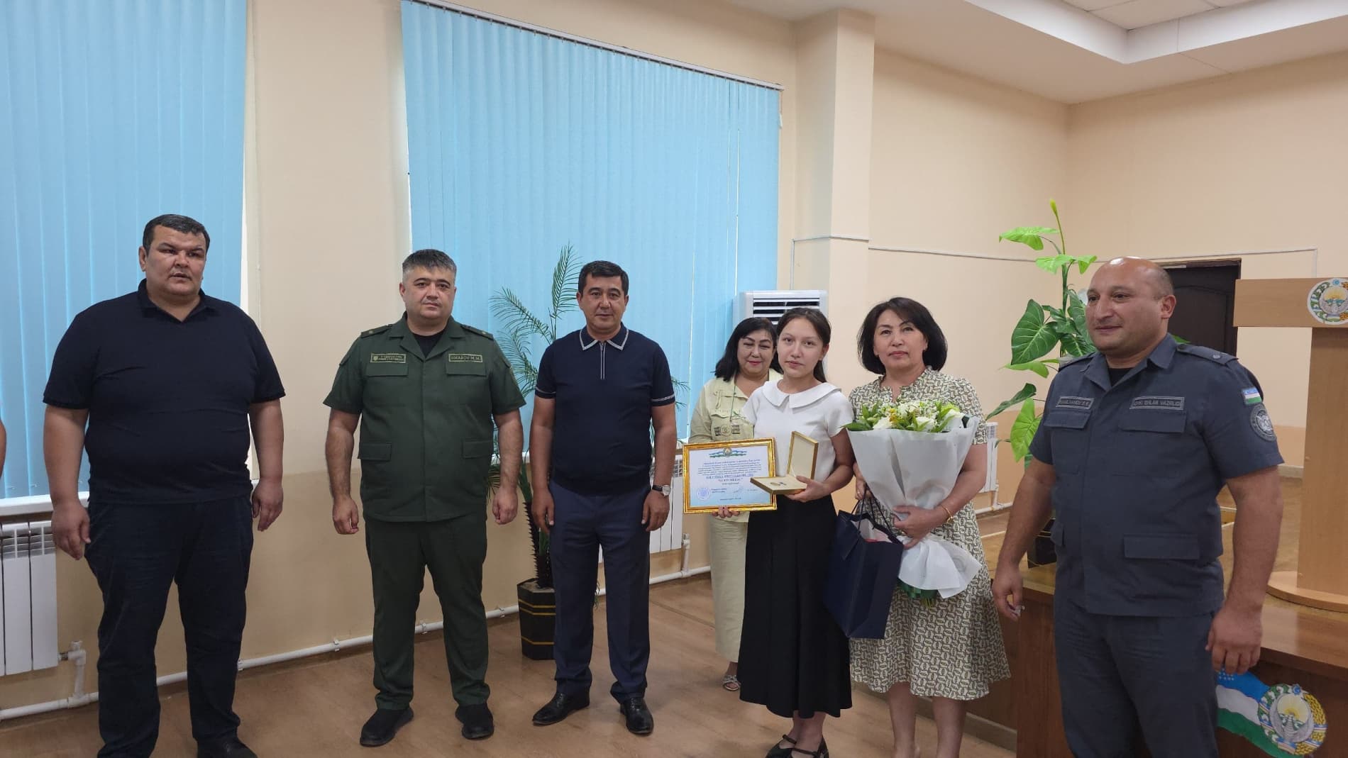 Ohangaron shahar bitiruvchilarga oltin medallar tantanali topshirildi
