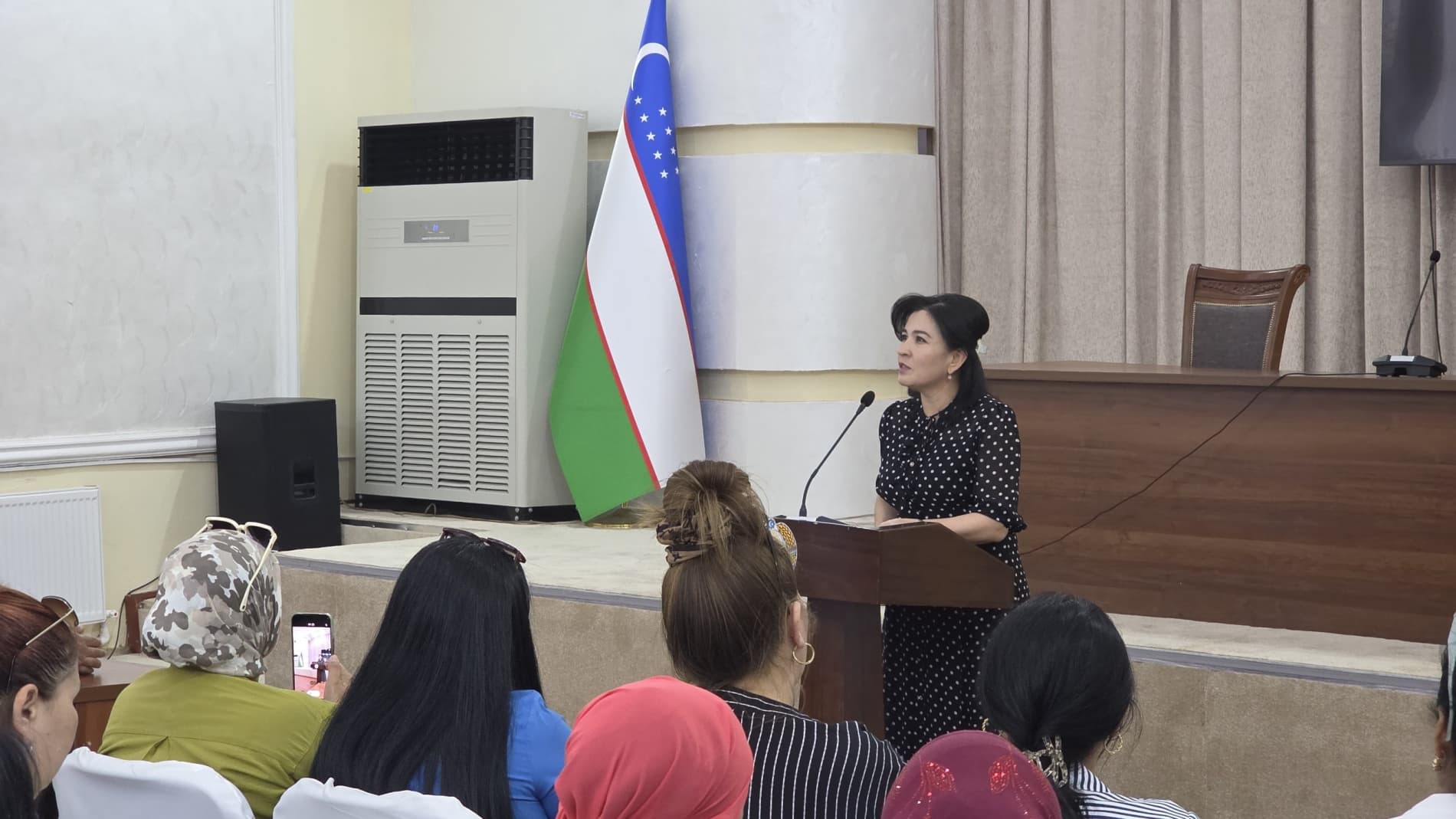 Xotin-qizlar Bo‘stonliq tumanida joylashgan “Levingstone” dam olish maskaniga 2 kunlik dam olish hamda seminar-treninglarda ishtirok etish uchun jo‘nab ketdilar.