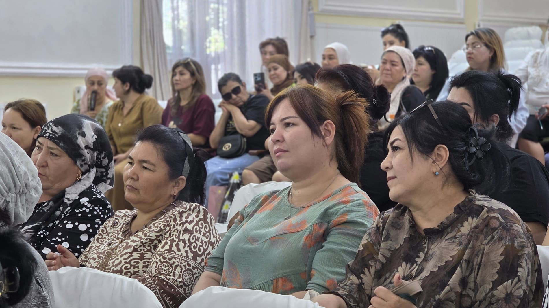 Xotin-qizlar Bo‘stonliq tumanida joylashgan “Levingstone” dam olish maskaniga 2 kunlik dam olish hamda seminar-treninglarda ishtirok etish uchun jo‘nab ketdilar.