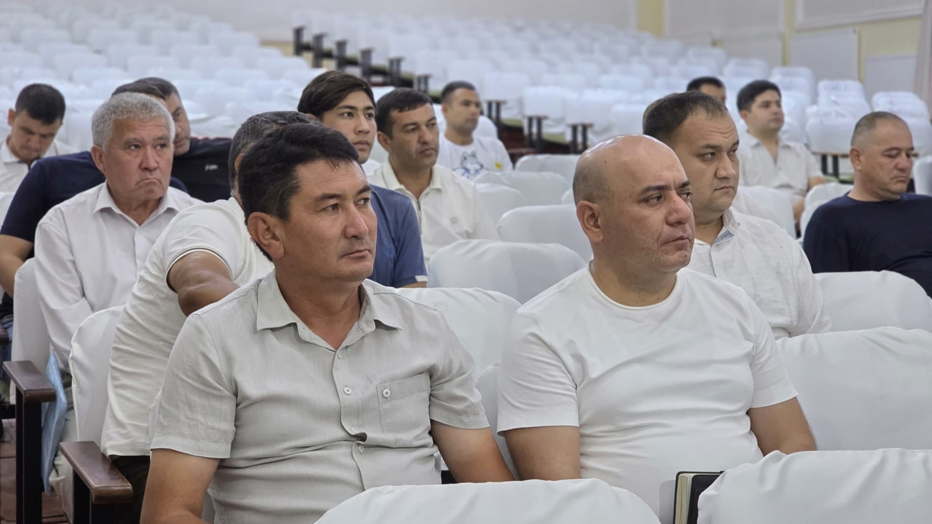 Shahar hokimi boshchiligida yig'ilish bo'lib o'tdi