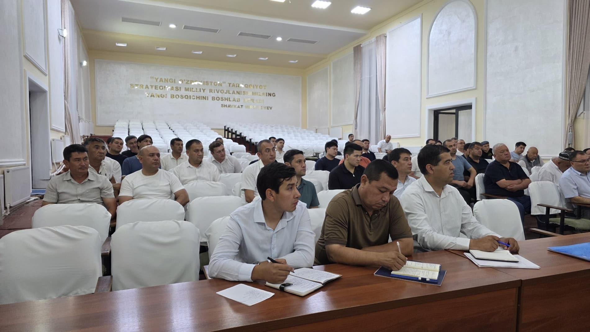 Shahar hokimi boshchiligida yig'ilish bo'lib o'tdi