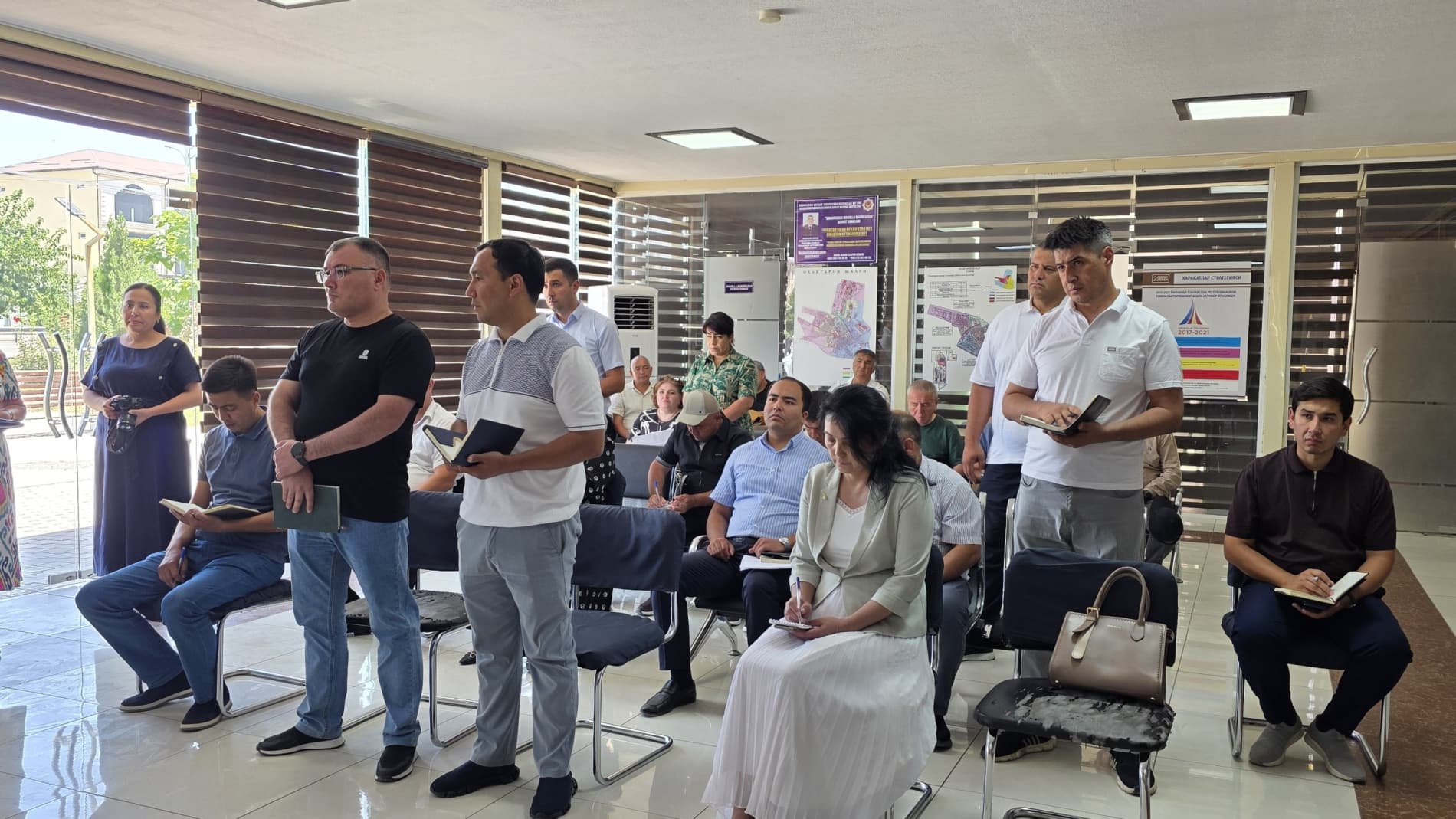 Shahar hokimi Sadriddin Shoqosimov raisligida 2-sektor binosida yig'ilish o'tkazdi