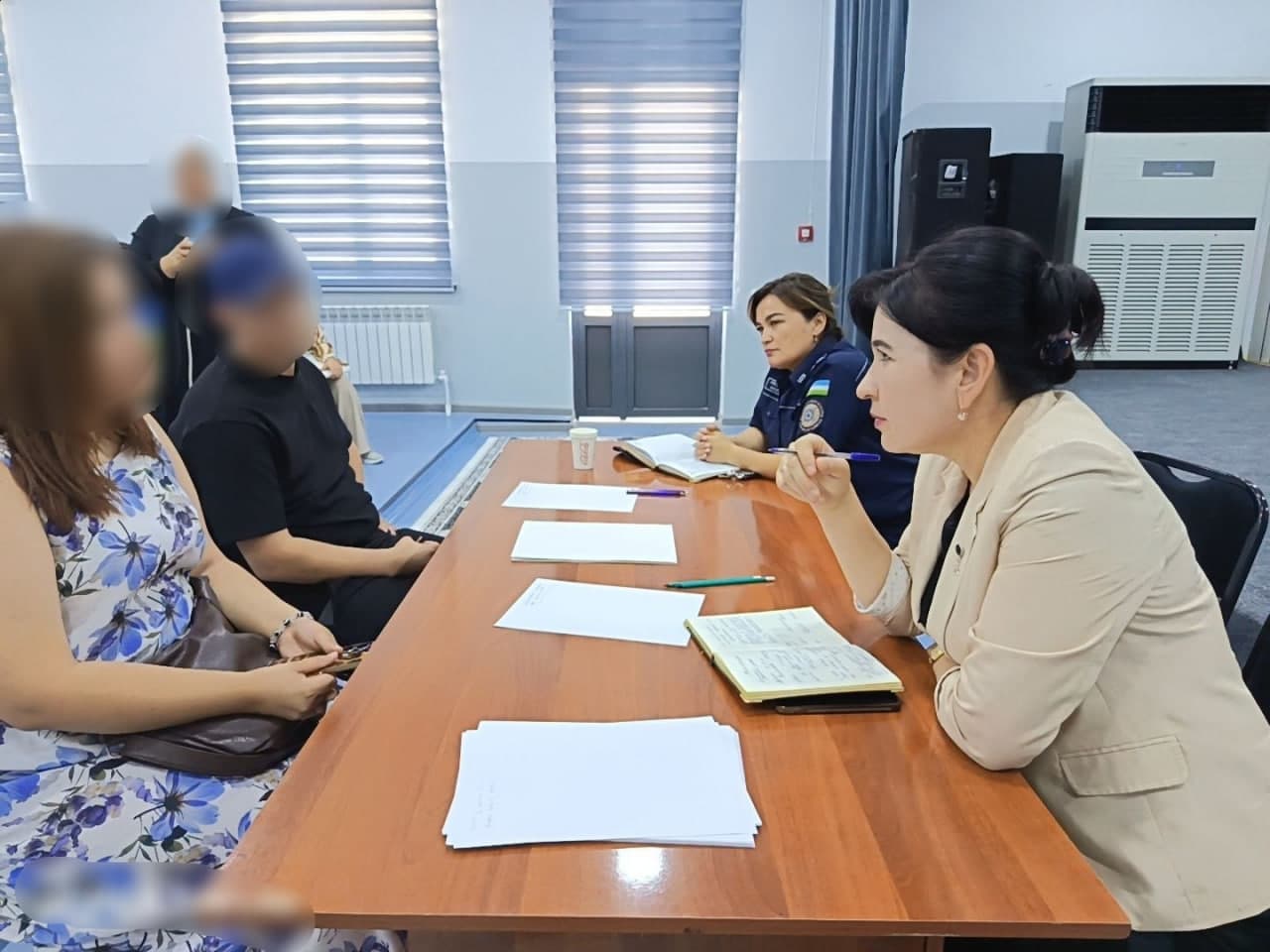 Ohangaron shahrida sayyor sud: oilalarni asrash va fuqarolar murojaatlari ko‘rib chiqilmoqda