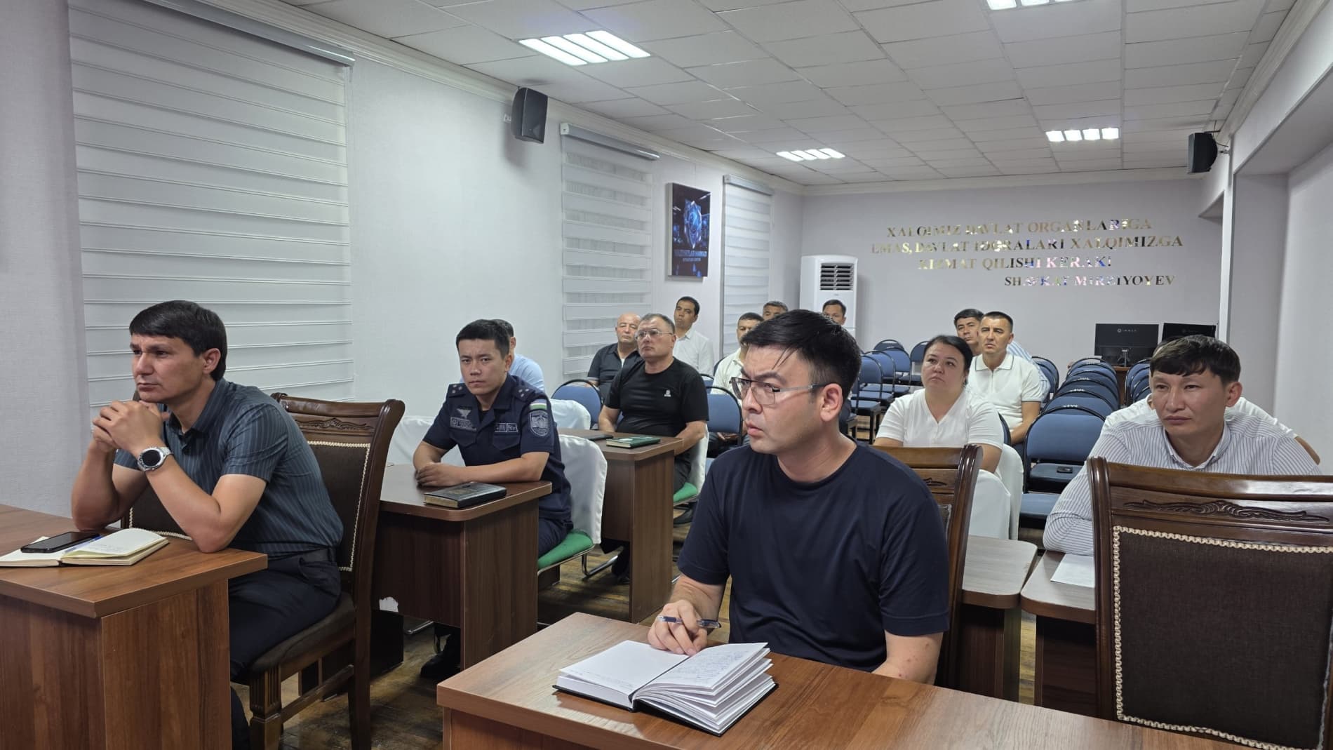 Ohangaron shahrida ishsiz yoshlar bandligini ta'minlash masalalari muhokama qilindi