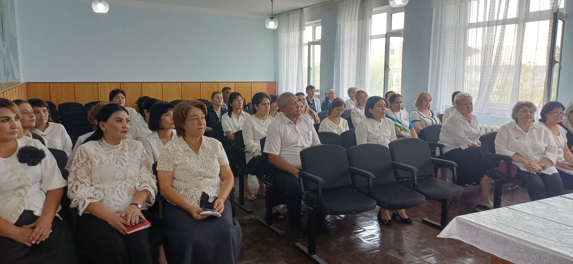 SHAHAR HOKIMI 4-SONLI MAKTABDA PEDAGOGLAR BILAN UCHRASHDI