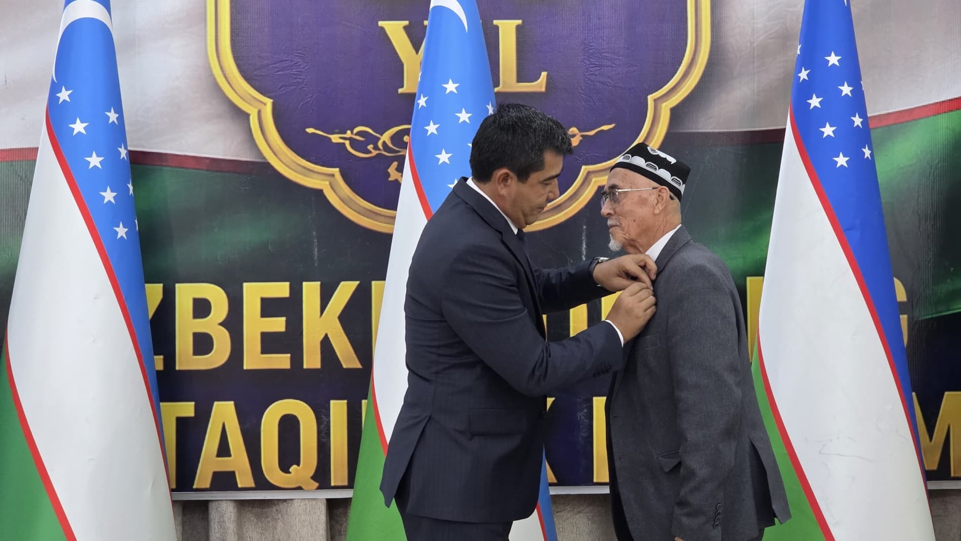 Ohangaron shahrida “O‘zbekiston Respublikasi mustaqilligining 35 yilligi” esdalik nishoni sohiblari taqdirlandi