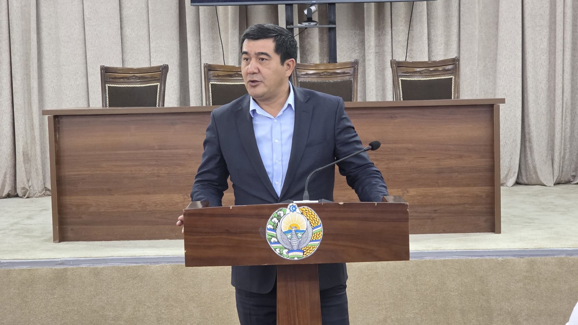 Shahar hokimi Sadriddin Shoqosimov shahrimizdagi vaqtincha ishsiz va bandligi ta’minlanmagan yoshlar bilan uchrashuv o‘tkazdi