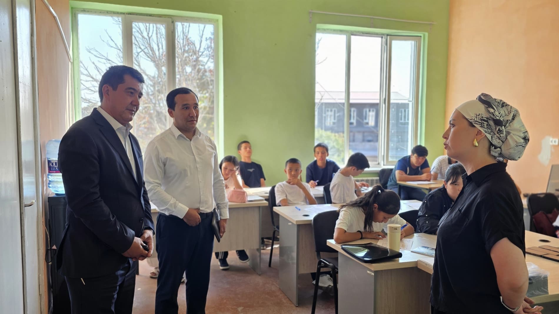 Bugun shahar hokimi Sadriddin Shoqosimov shahardagi o‘quv markazlari faoliyati bilan tanishdi.