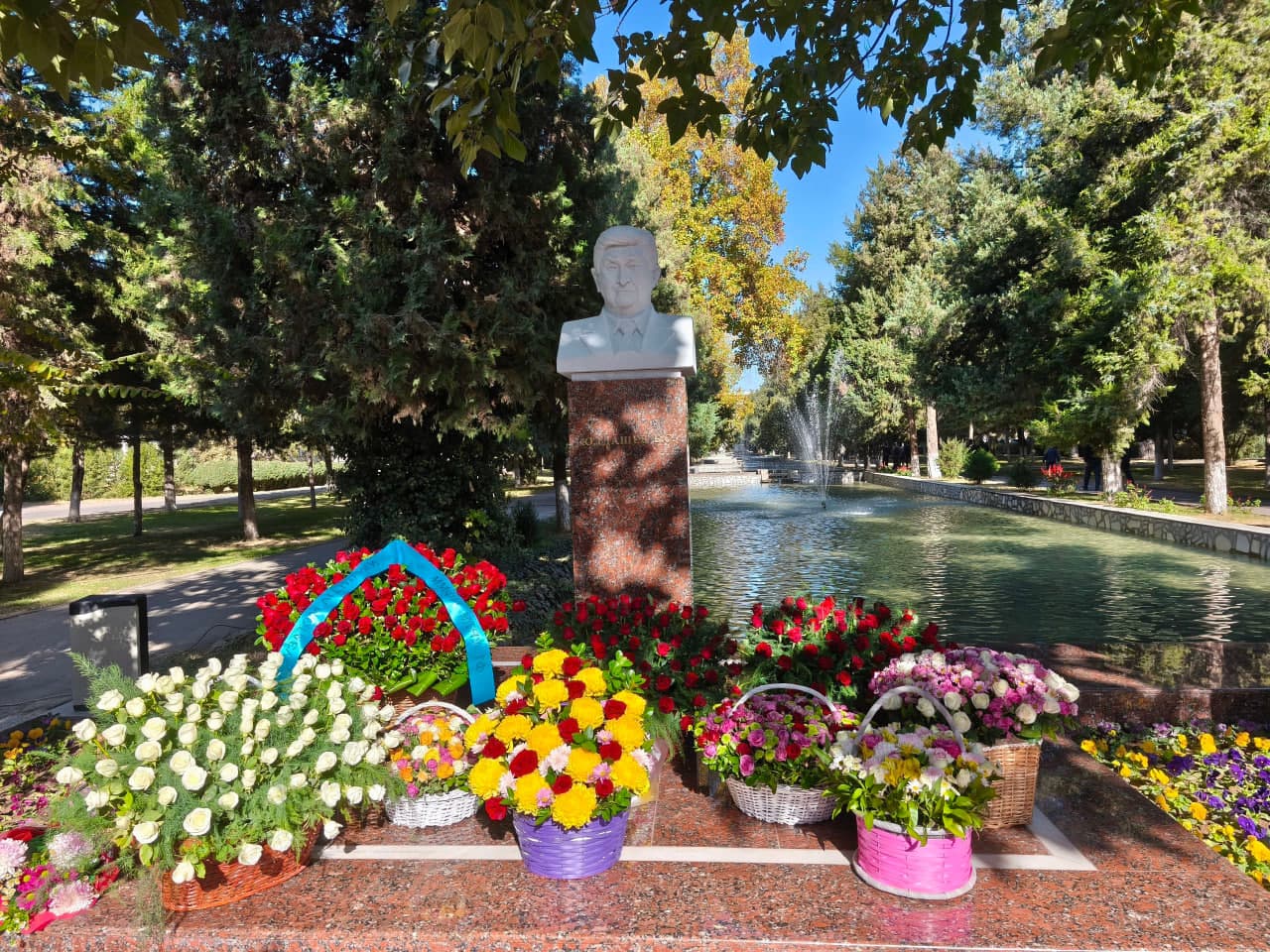 Открыты мемориальная доска и бюст академику Бехзоду Юлдашеву