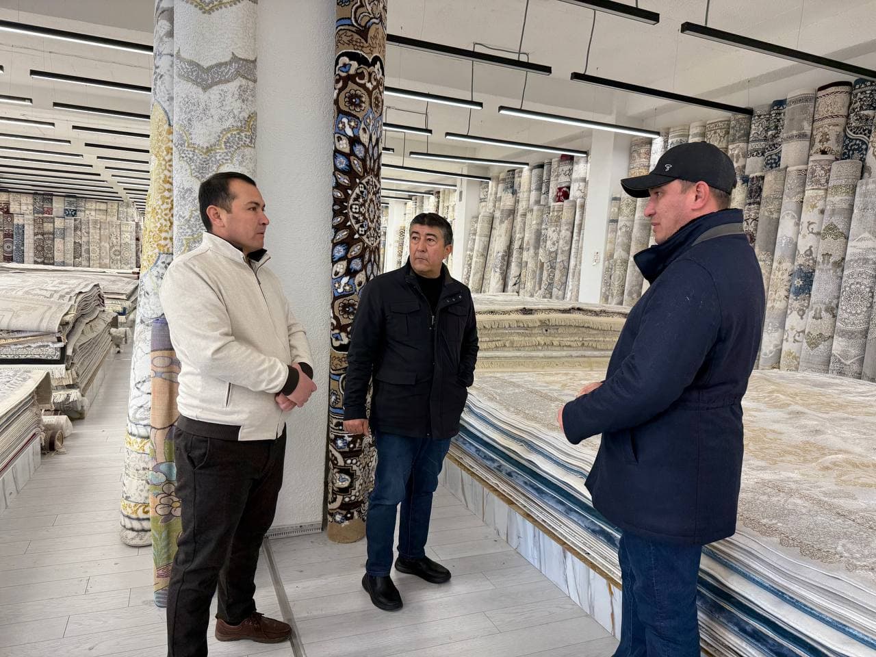 Yangihayot tumani hokimi “Tashkent Indeks” savdo majmuasida faoliyat yuritayotgan tadbirkorlar bilan uchrashdi