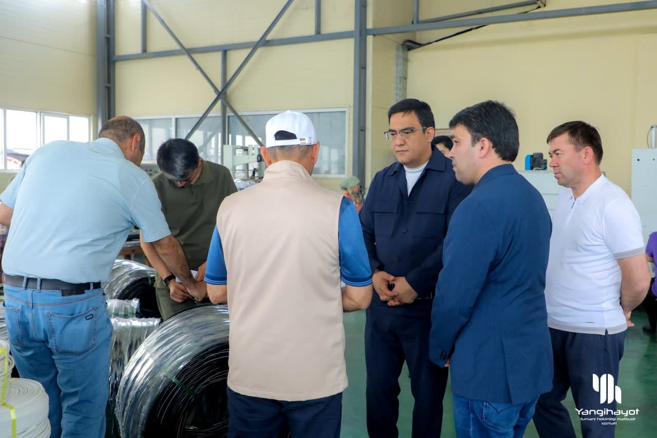 Sanoat kooperatsiyasi va davlat xaridlari agentligi direktori Yangihayot tumanida bo‘ldi