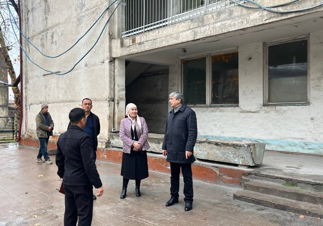 Ohangaron tumani hokimi Bahromjon Norqobilov "Nurobod" mahallasida bo‘ldi