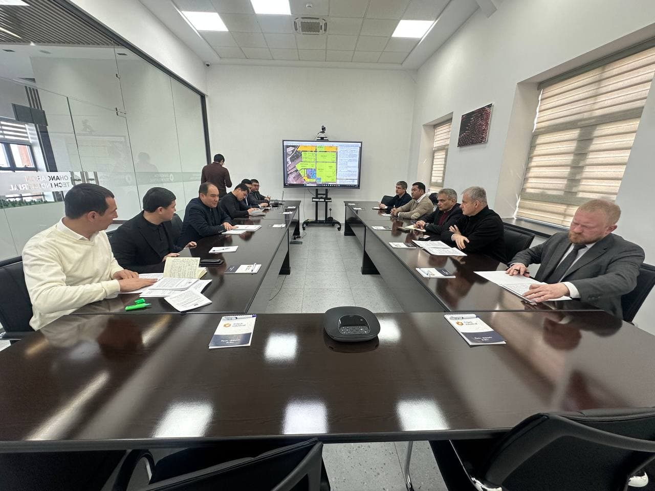 Belarus elchisi Ohangaron tumaniga tashrif buyurdi