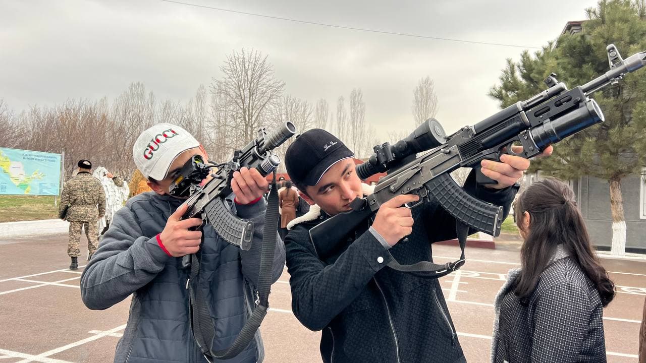 Ohangaron tumanida "Vatan himoyachilari kuni"ga bag‘ishlangan “Ochiq eshiklar kuni” tadbiri o‘tkazildi