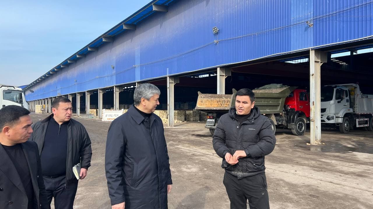 Tuman hokimi g‘isht zavodi faoliyati bilan tanishdi