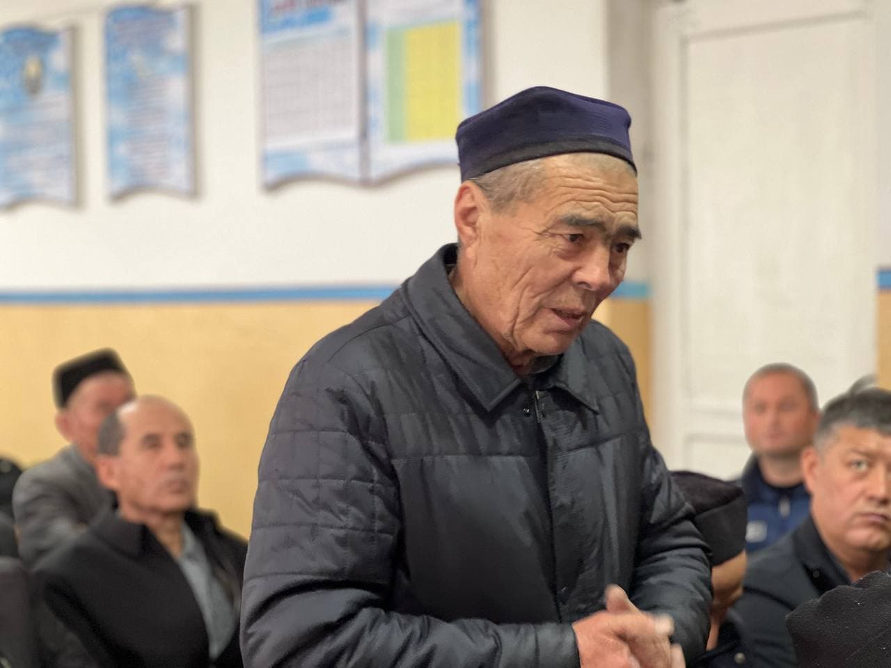 Ohangaron hokimi “Chinor” mahallasida aholi va yoshlar bilan ochiq muloqot o‘tkazdi