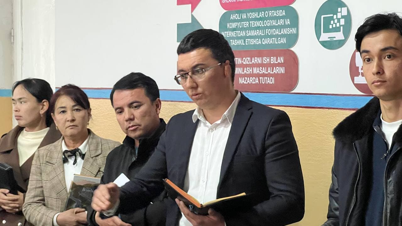 Ohangaron hokimi “Chinor” mahallasida aholi va yoshlar bilan ochiq muloqot o‘tkazdi