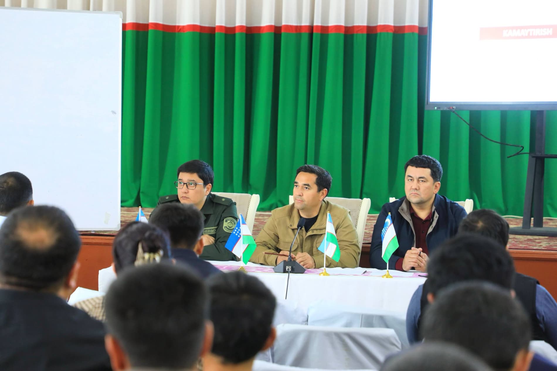 Payshanba – Yoshlar kuni: Hokim boshchiligida yoshlar bilan uchrashuv o'tkazildi.