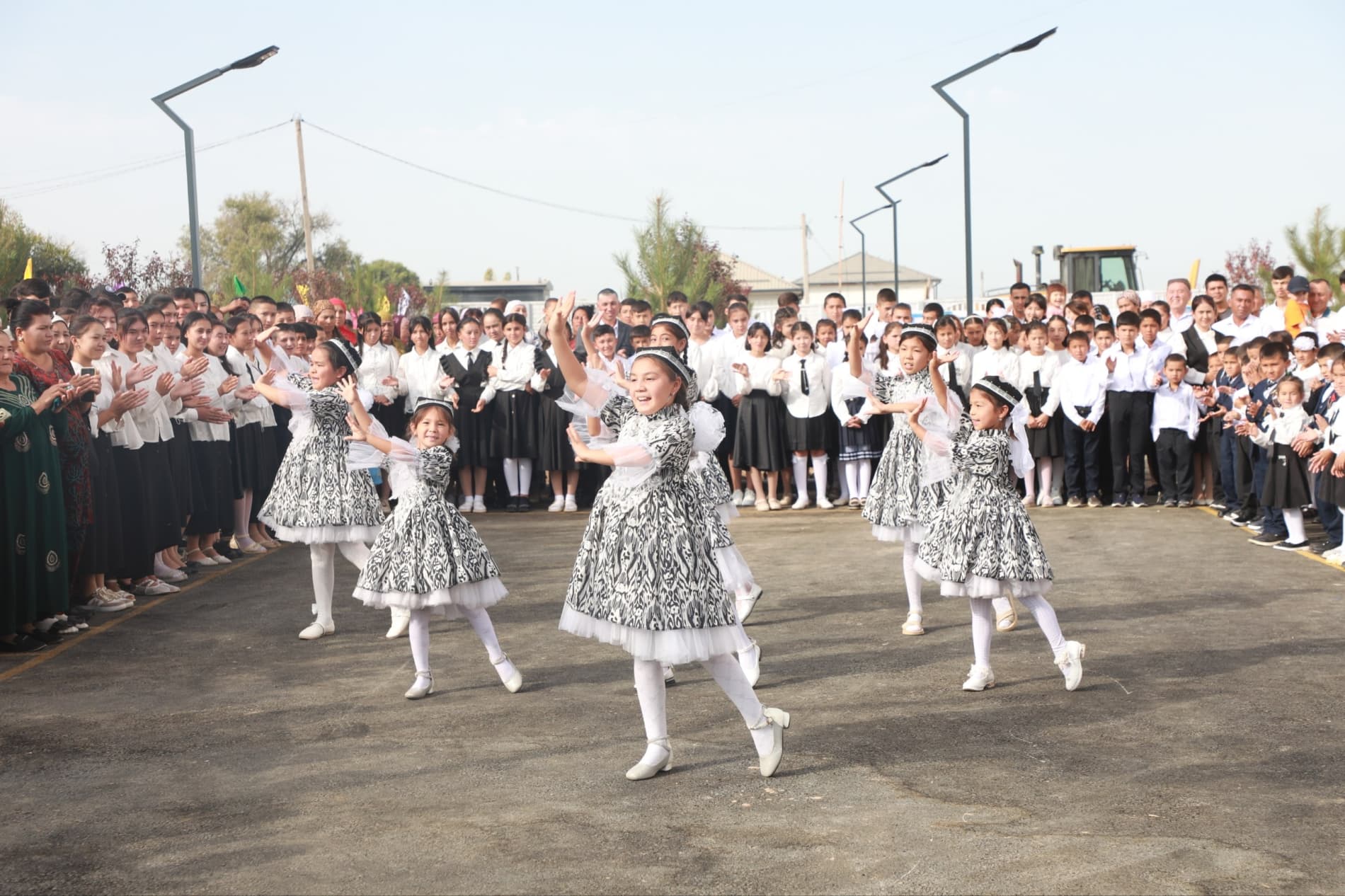 Bugun maktablarda yangi o‘quv yili boshlandi