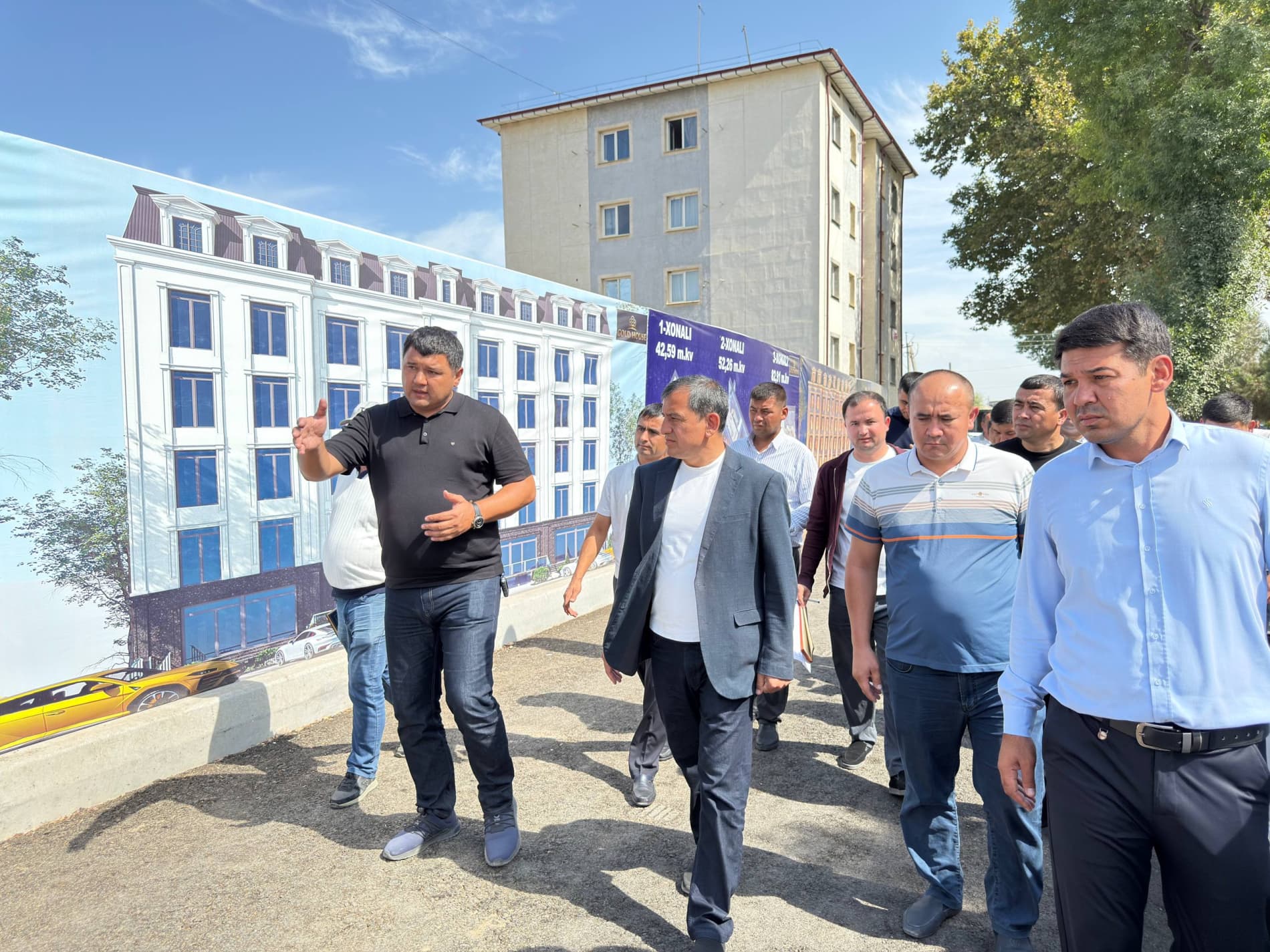 В центре района активно продолжаются созидательные работы