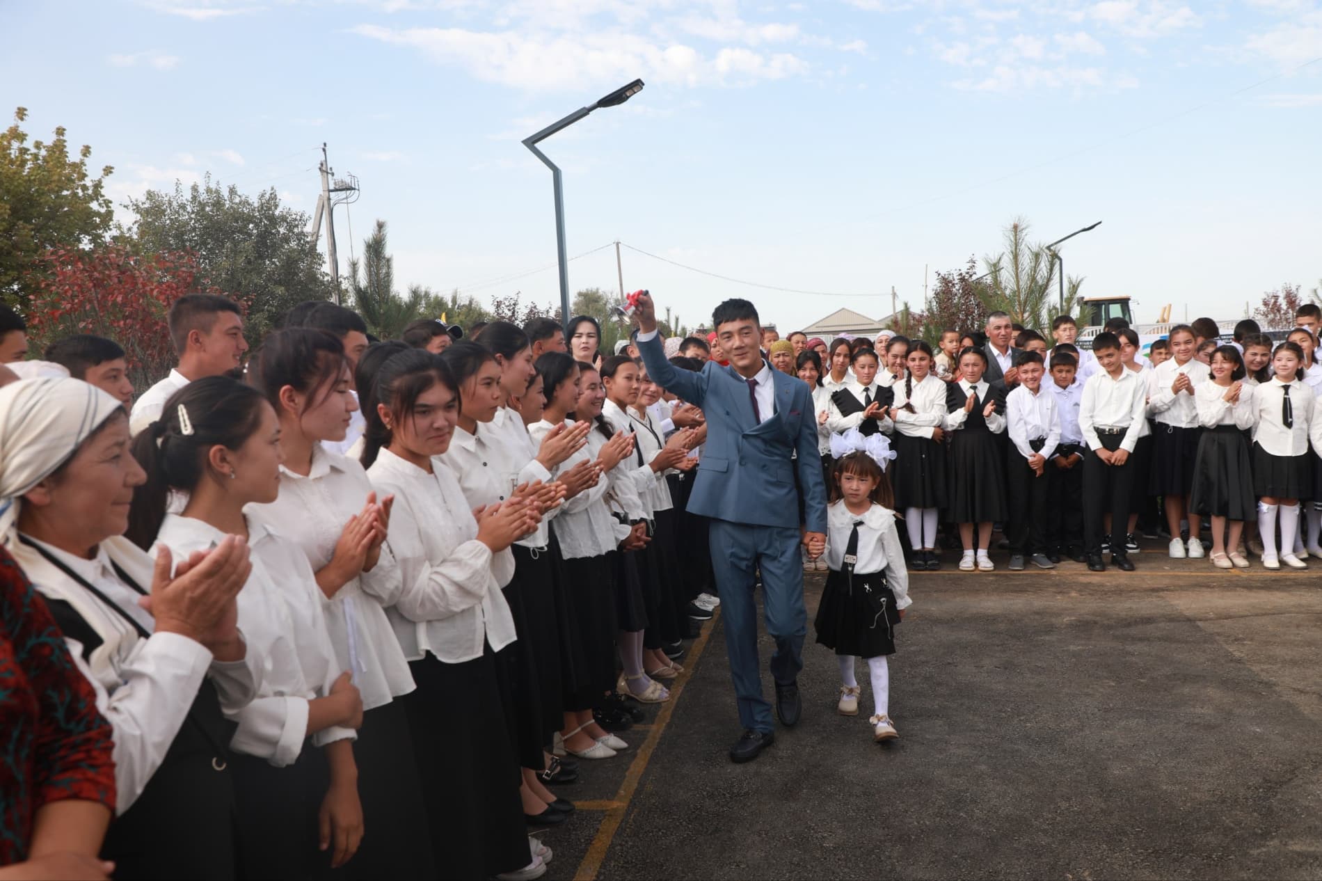 Bugun maktablarda yangi o‘quv yili boshlandi