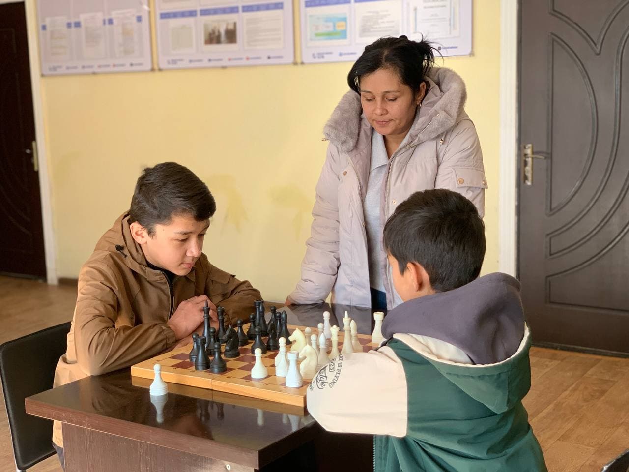 “Мазмунли таътил” доирасида Олмалиқда шахмат–шашка мусобақалари ўтказилди