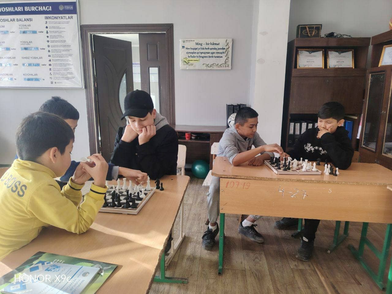 “Мазмунли таътил” доирасида Олмалиқда шахмат–шашка мусобақалари ўтказилди