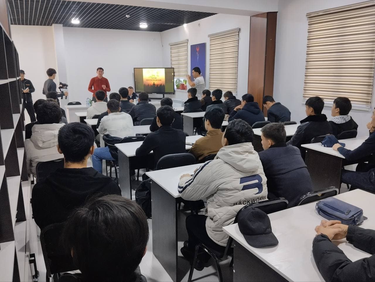 Раҳбар ва ёшлар учрашуви!