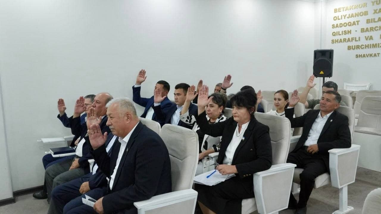 Barhayot Meliyev Olmaliq shahar Kengashi deputati sifatida rasman tasdiqlandi