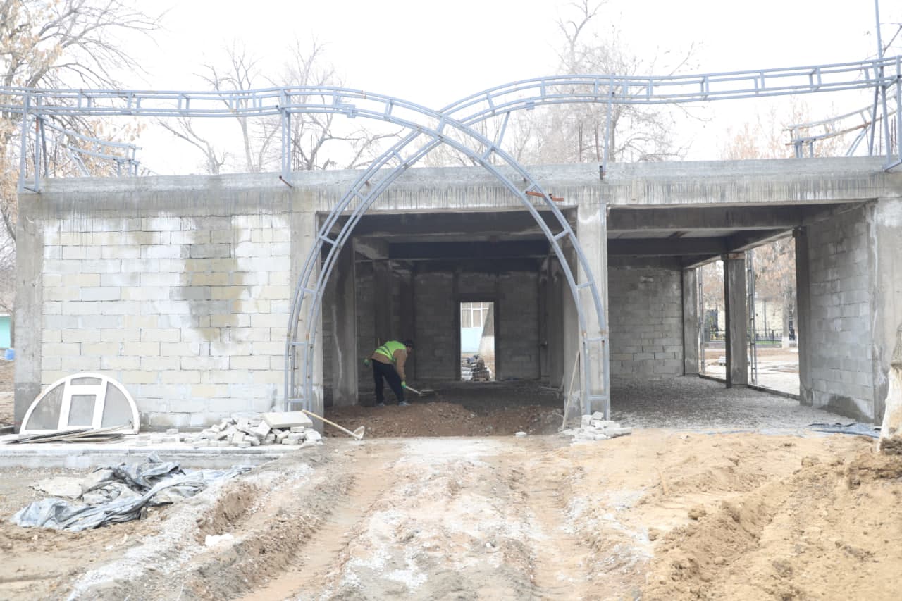 “Alisher Navoiy gulshani” istirohat bog‘i zamonaviy ko‘rinishga keltirilmoqda