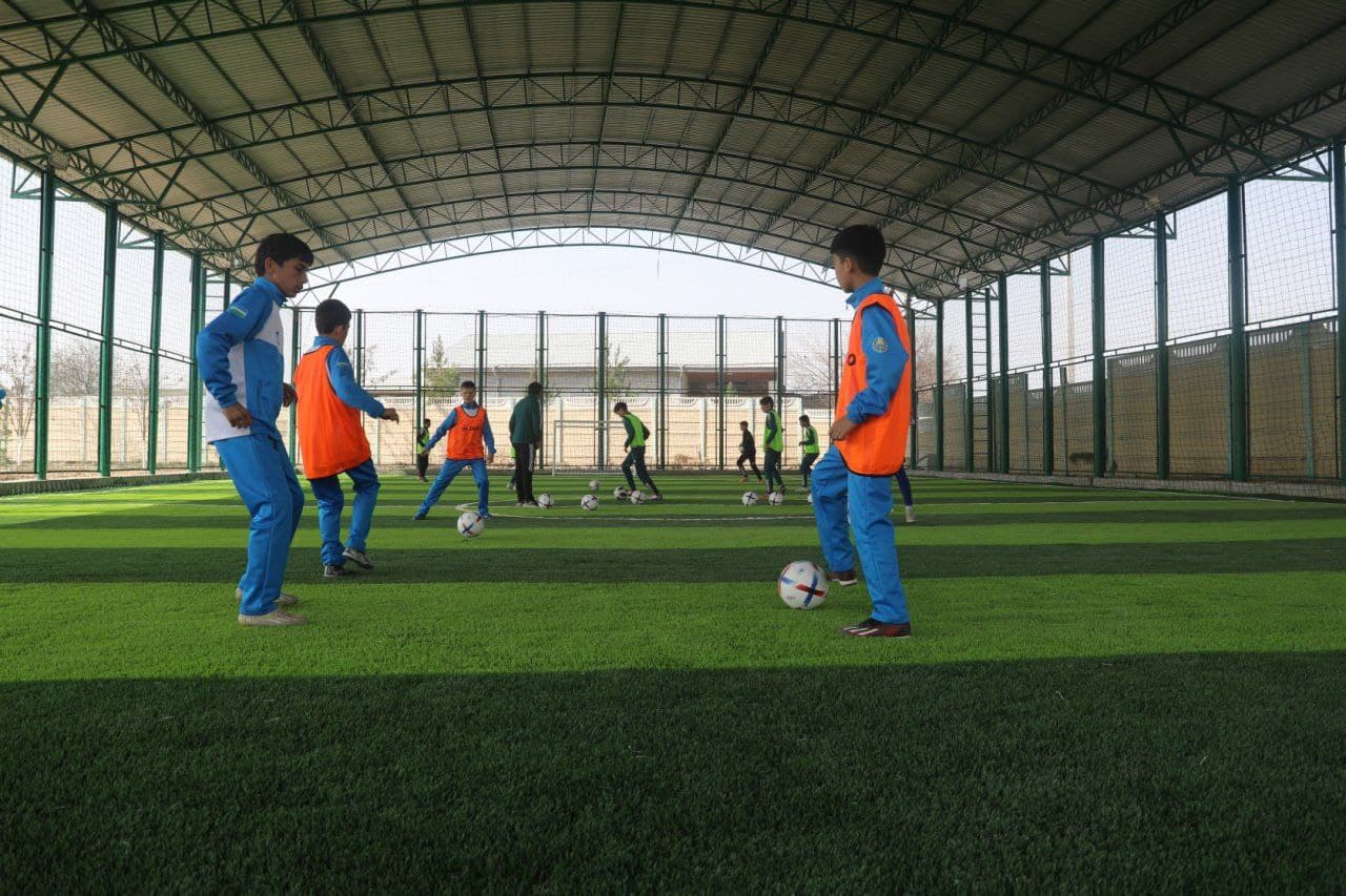 Navro‘z umumxalq bayrami arafasida Yangiyo‘l shahrida zamonaviy sport maktabi foydalanishga topshirildi