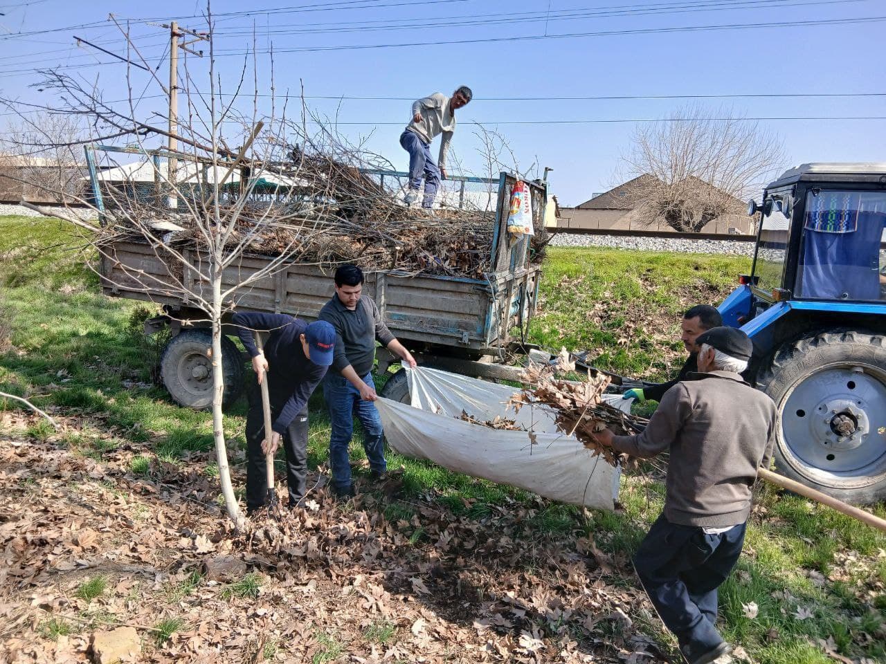 Temir yo‘l bo‘ylarida obodonlashtirish ishlari davom etmoqda