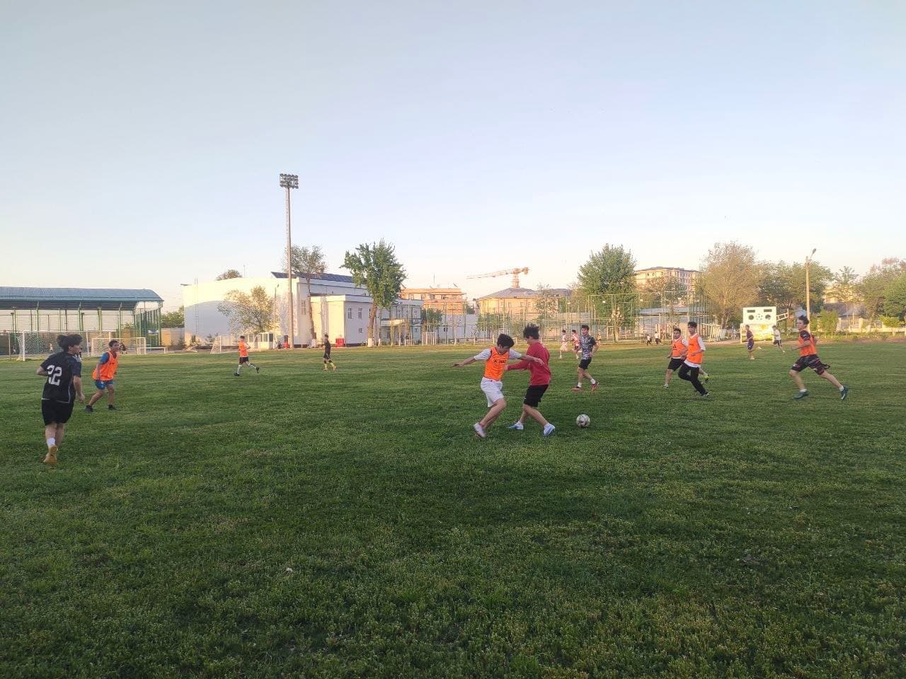 Yangiyo‘l shahrida ham DXX kubogi doirasida futbol musobaqalari bo‘lib o‘tmoqda