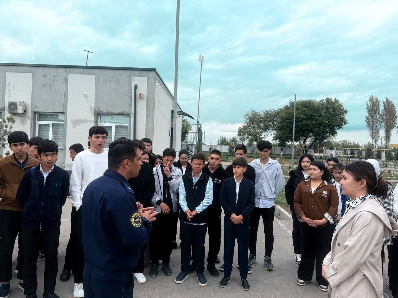“Rahbar va yoshlar uchrashuvi” doirasida harbiy qismda ochiq muloqot tashkil etildi