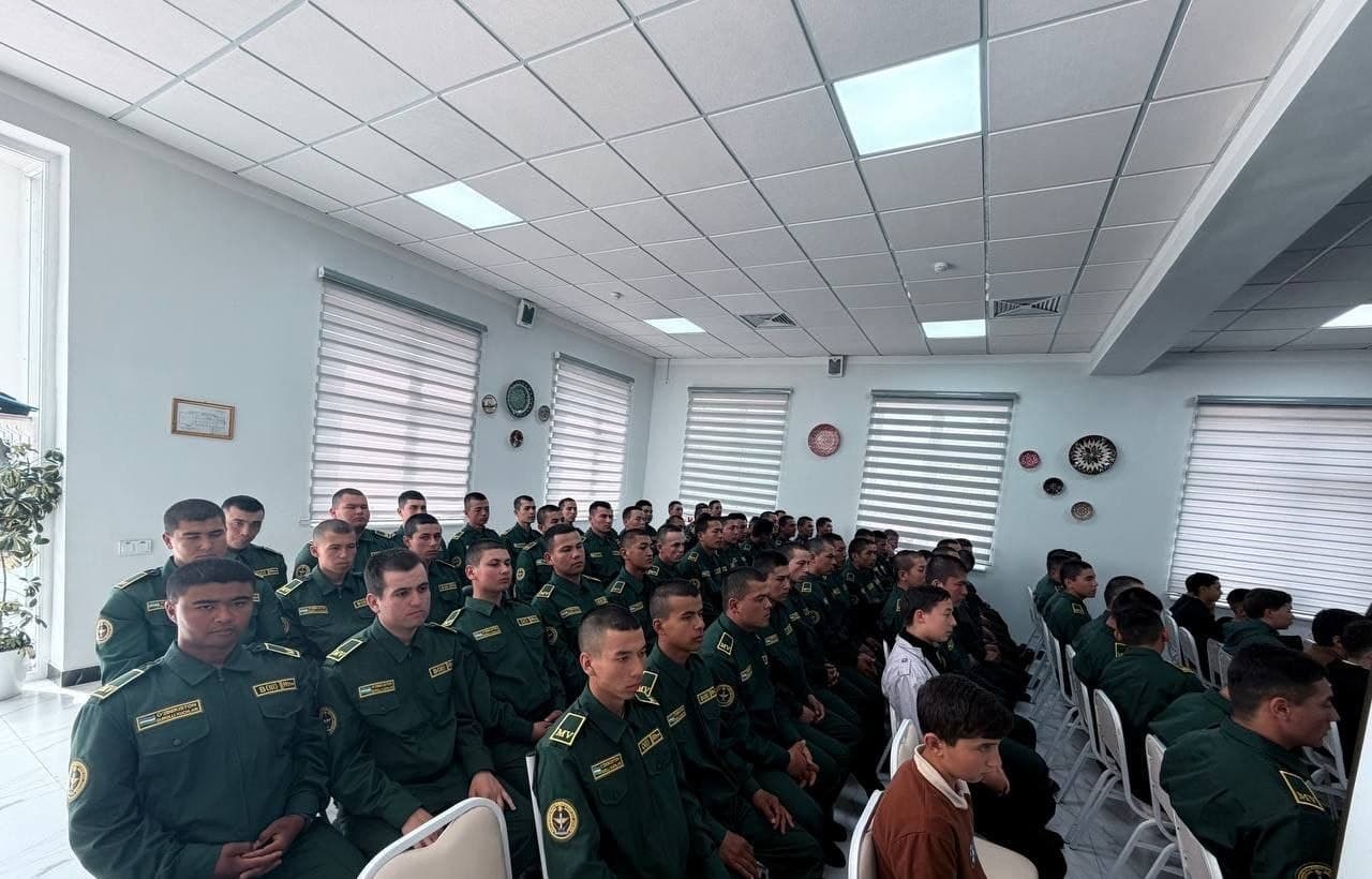 “Rahbar va yoshlar uchrashuvi” doirasida harbiy qismda ochiq muloqot tashkil etildi
