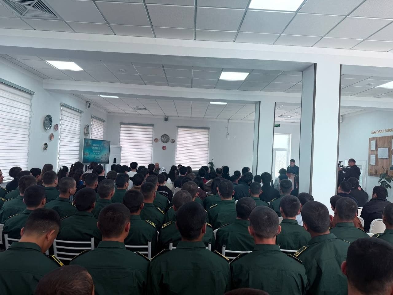 “Rahbar va yoshlar uchrashuvi” doirasida harbiy qismda ochiq muloqot tashkil etildi