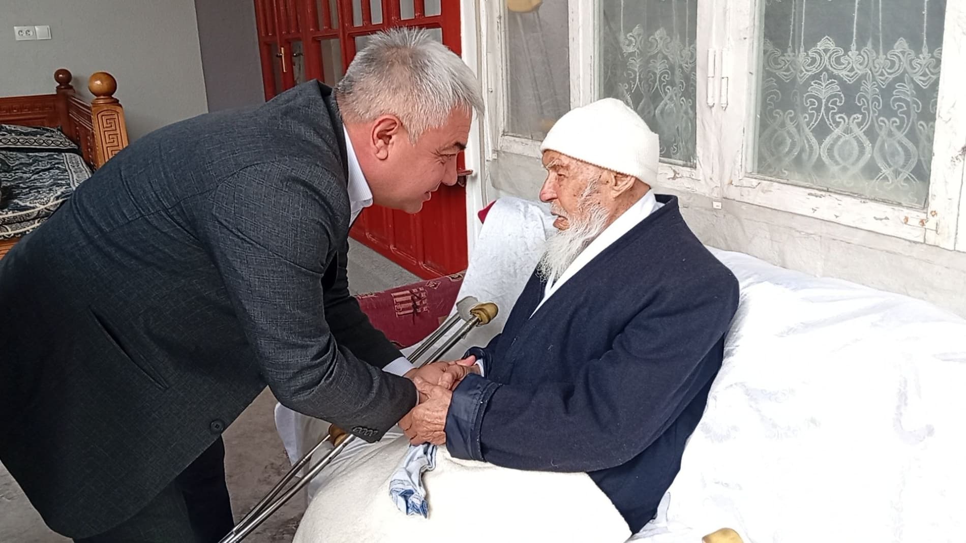A warm meeting in the home of a centenarian elder