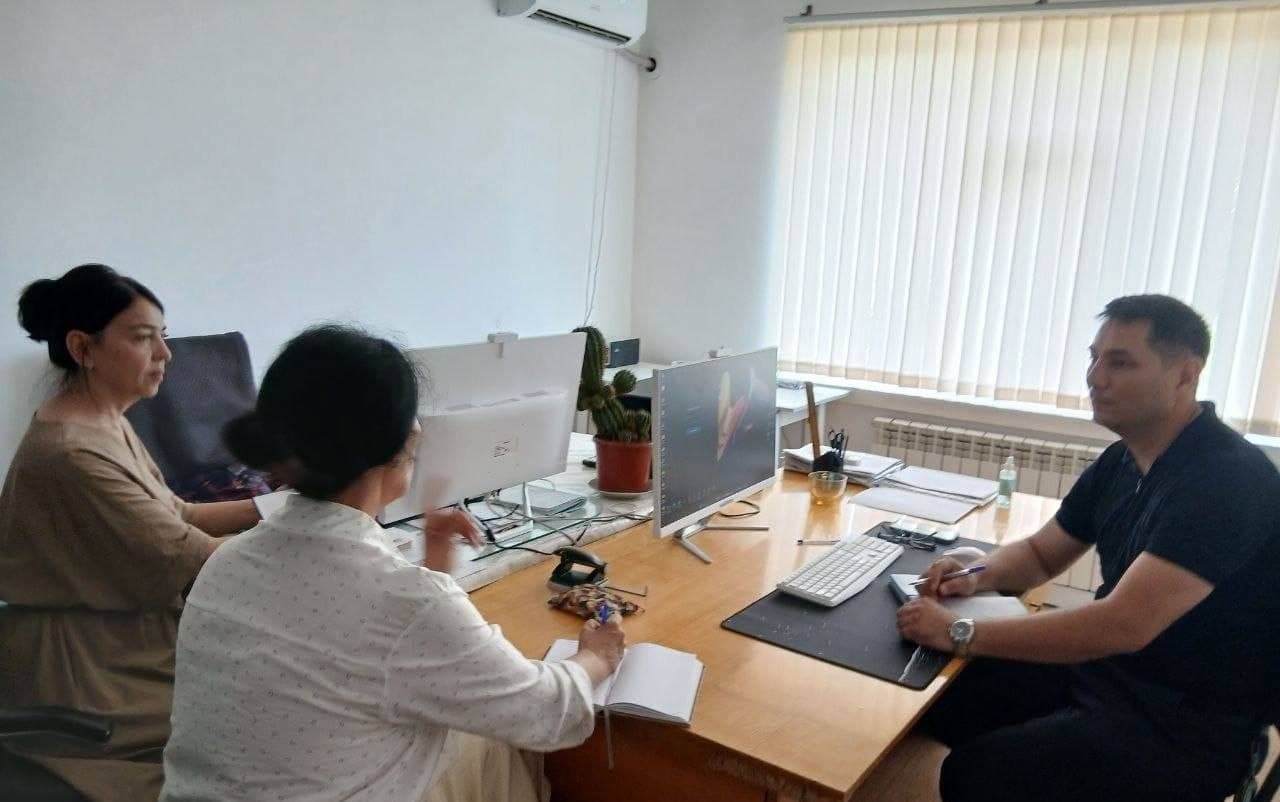 Deputatlar 2-son oilaviy poliklinikada korrupsiyaga qarshi tizimni o‘rgandi