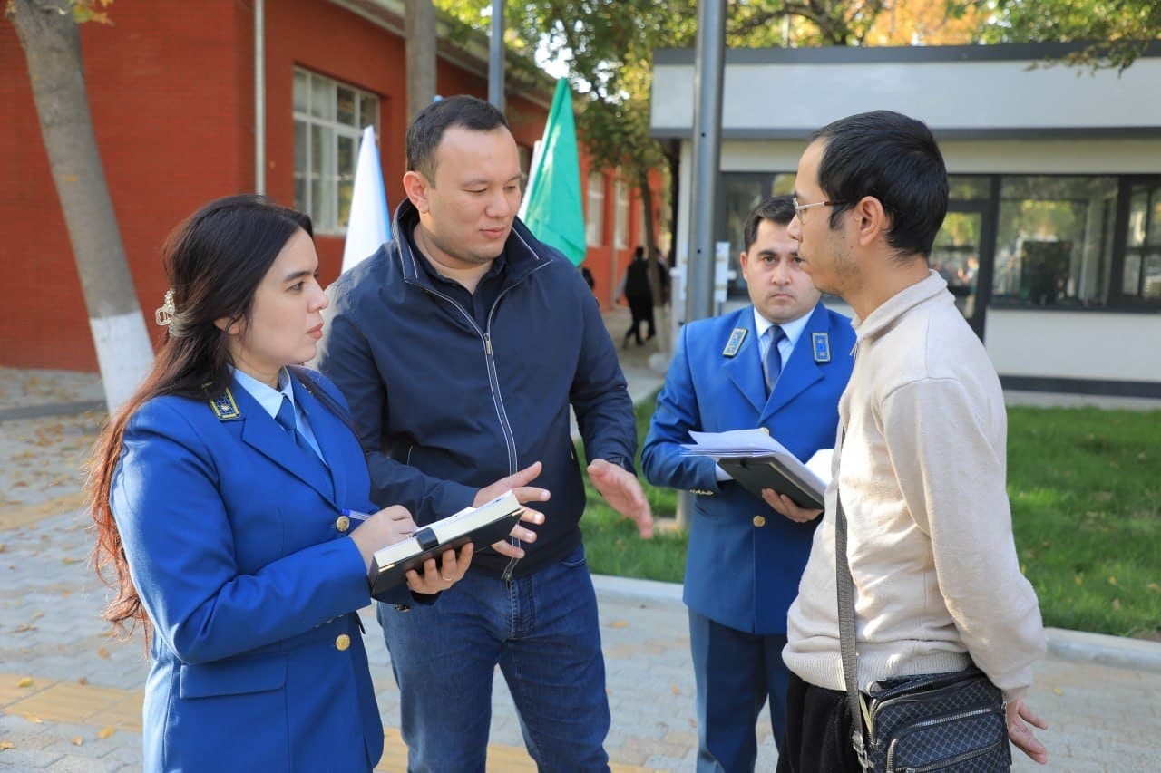 YANGIYO‘L SHAHRIDA YOSHLAR BANDLIGINI TA’MINLASH MASALALARI YUZASIDAN UCHRASHUV O‘TKAZILDI