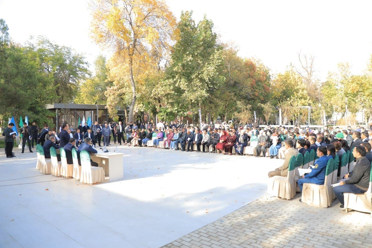 YANGIYO‘L SHAHRIDA YOSHLAR BANDLIGINI TA’MINLASH MASALALARI YUZASIDAN UCHRASHUV O‘TKAZILDI